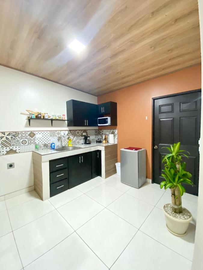 Pura Vida Apartment. 5 Min From Airport Alajuela Esterno foto