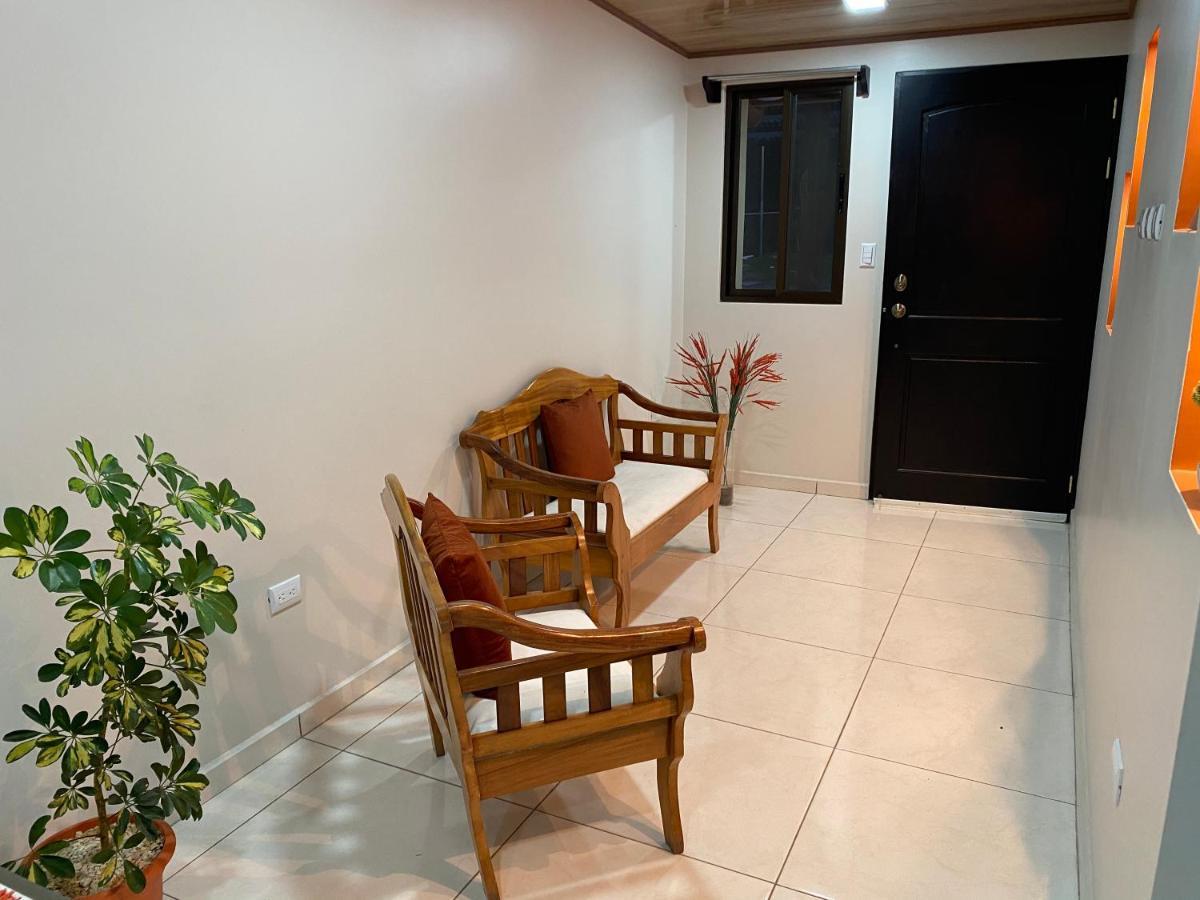 Pura Vida Apartment. 5 Min From Airport Alajuela Esterno foto